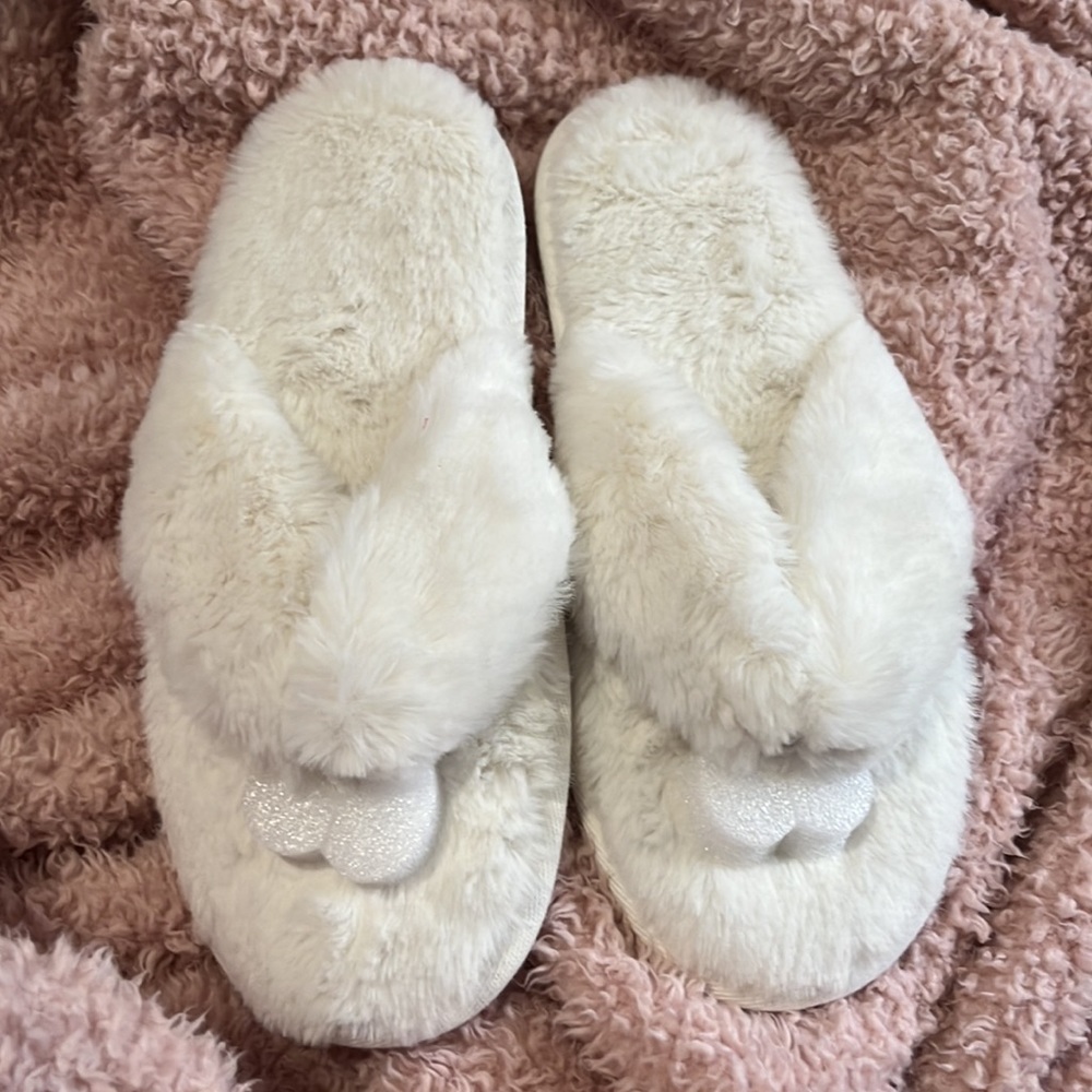 White event blossom flip flop slippers
